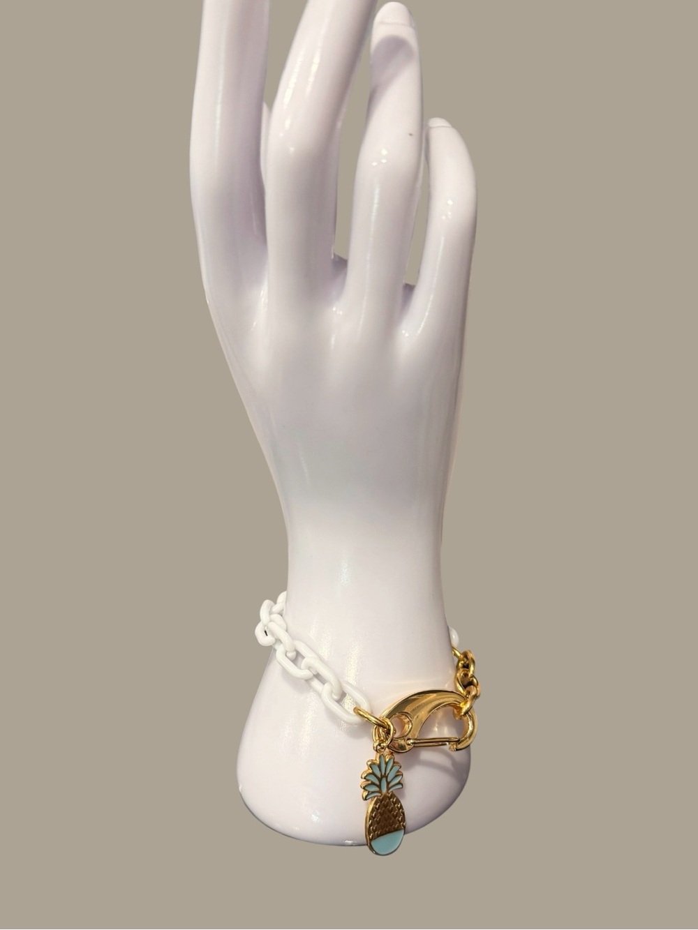 NWOT! White Chain Link Pineapple Charm Bracelet Gold Tone Tropical Bracelet